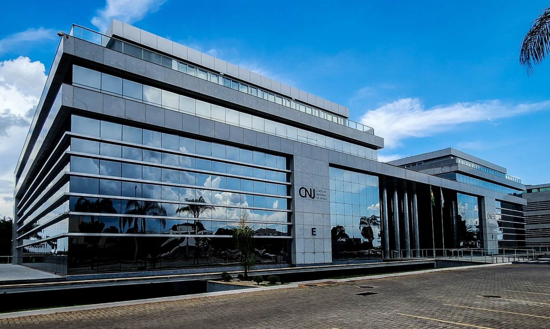 CNJ e CNMP aprovam novos penduricalhos para juízes e membros do MP