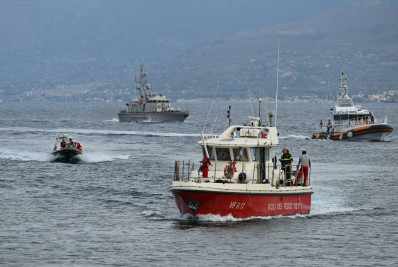 Mergulhadores encontram outros dois corpos após naufrágio do veleiro de luxo na Itália
