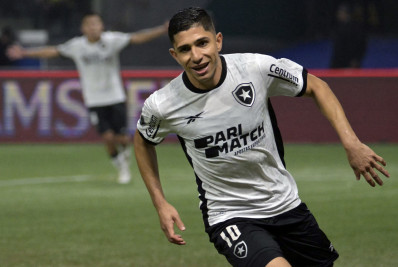 Savarino, do Botafogo, é convocado pela Venezuela para jogos das Eliminatórias