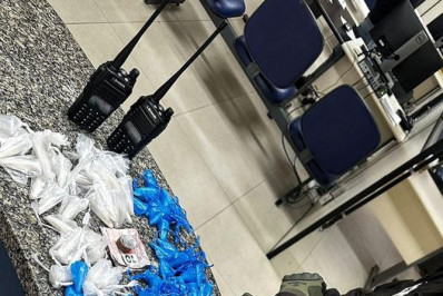 PM prende dois suspeitos com drogas e rádios transmissores em Belford Roxo