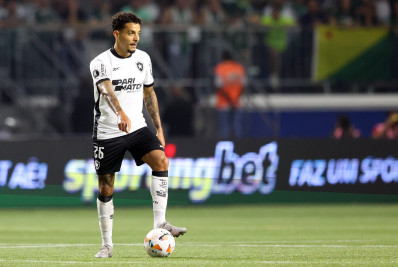 Volante do Botafogo, Gregore é absolvido pelo STJD por expulsão contra o Bahia