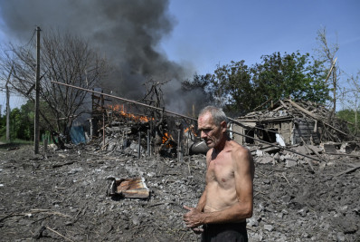 Civis fogem em massa do avanço russo no leste da Ucrânia