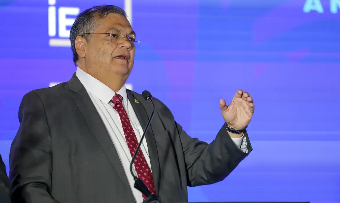 Em meio à tensão de emendas, Dino diz que 'o equilíbrio entre os Poderes não é estático'