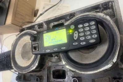 Polícia apreende rádio com frequência da PM que estaria sendo usado no Complexo da Maré