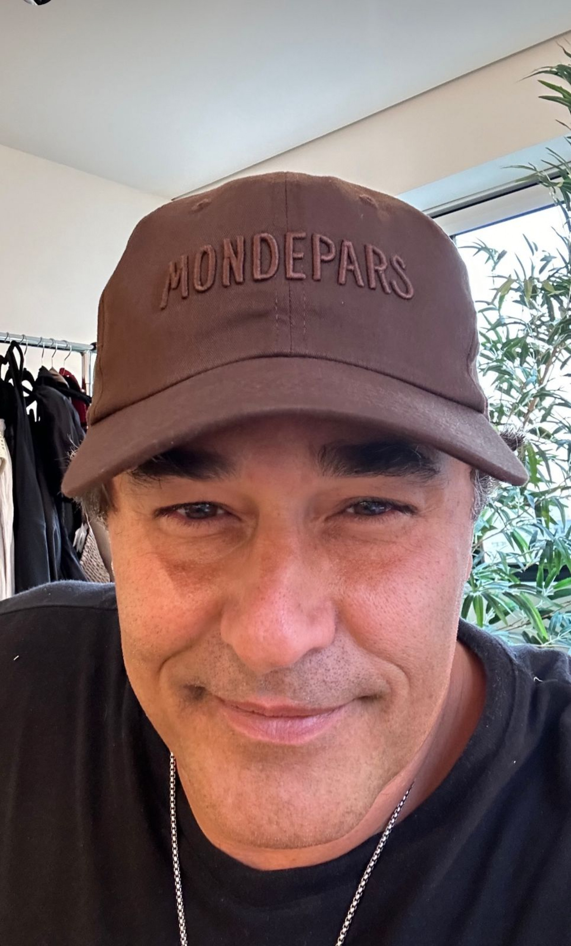 Luciano Szafir com boné da grife de Sasha - Reprodução Instagram