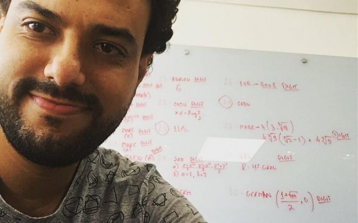 Marcos Assumpção, professor de Matemática do curso pH