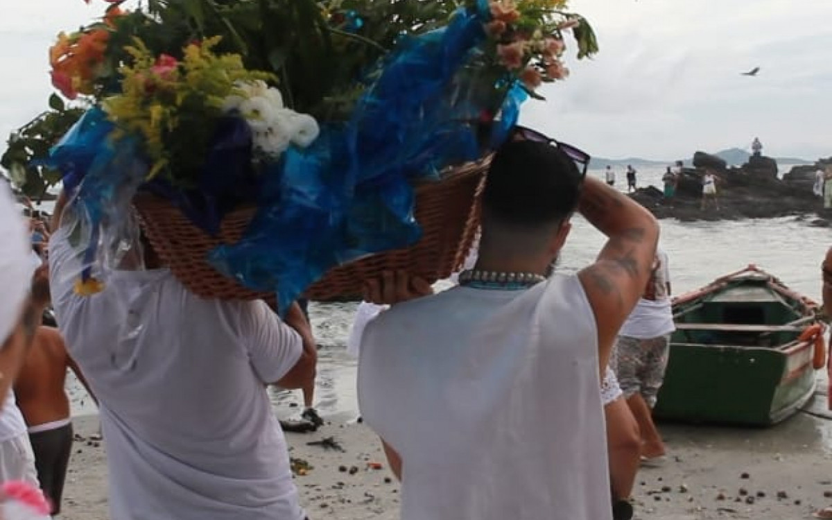 Festividade de presentes à Yemanjá 