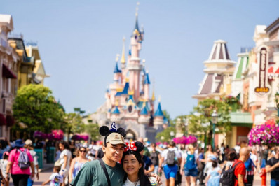 João Gomes e Ary Mirelle encantam ao levarem filho na Disney pela primeira vez