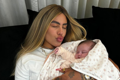 Irmã de Neymar derrete seguidores ao posar com a sobrinha, Helena 