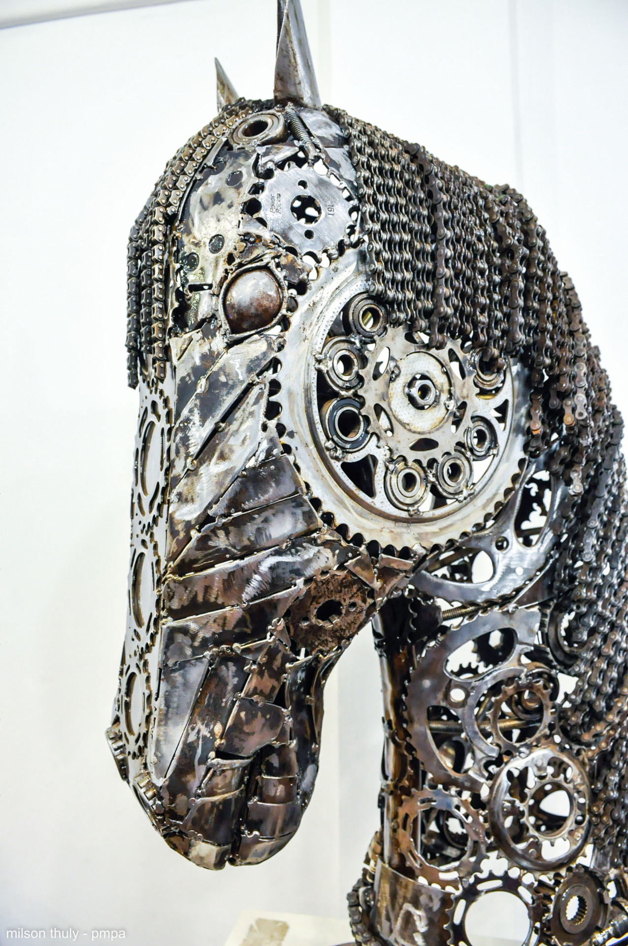 Obras de José Carlos Granja destacam a soldagem não apenas como uma habilidade técnica, mas também como forma de expressão artística