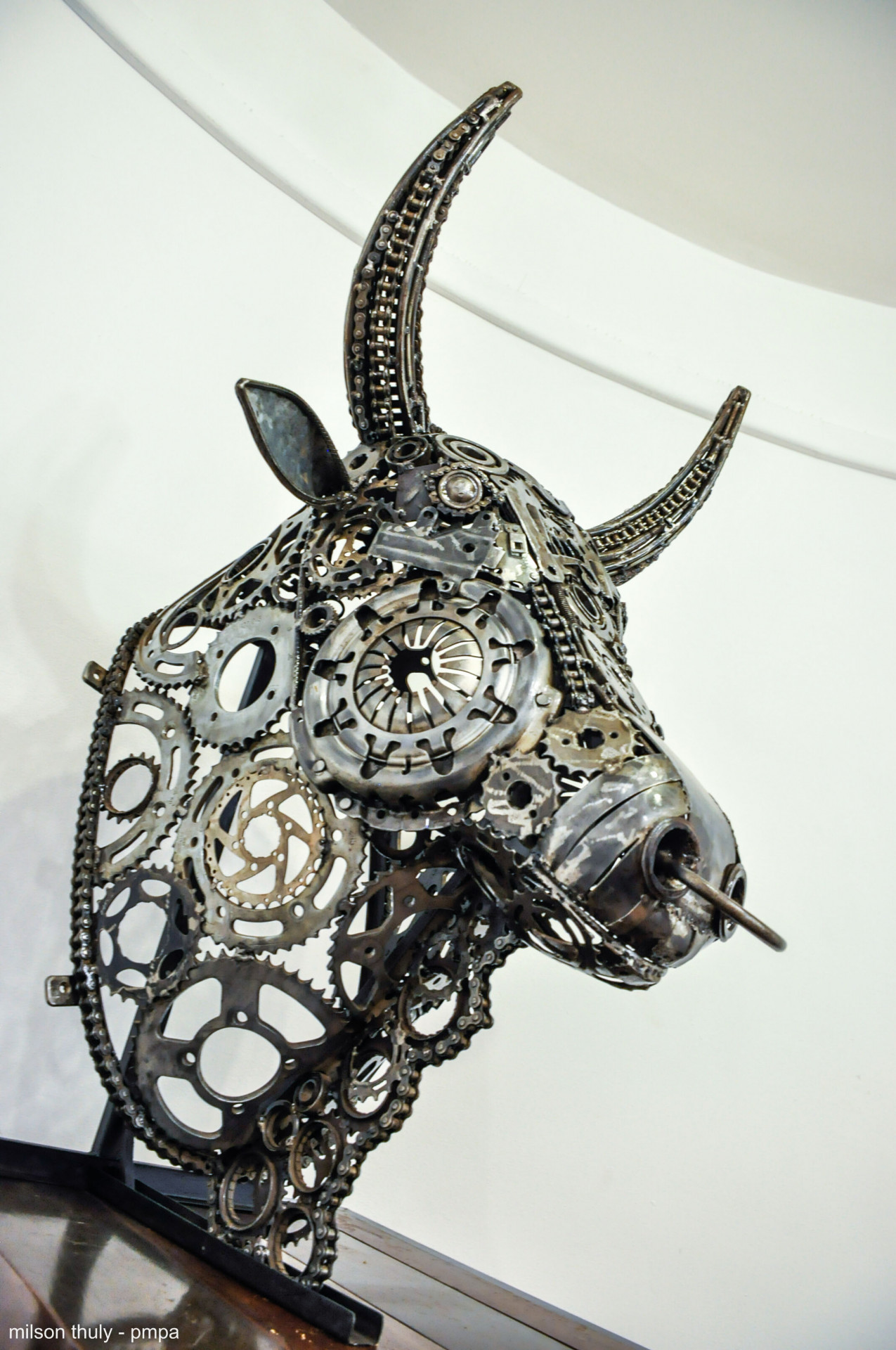 Obras de José Carlos Granja destacam a soldagem não apenas como uma habilidade técnica, mas também como forma de expressão artística