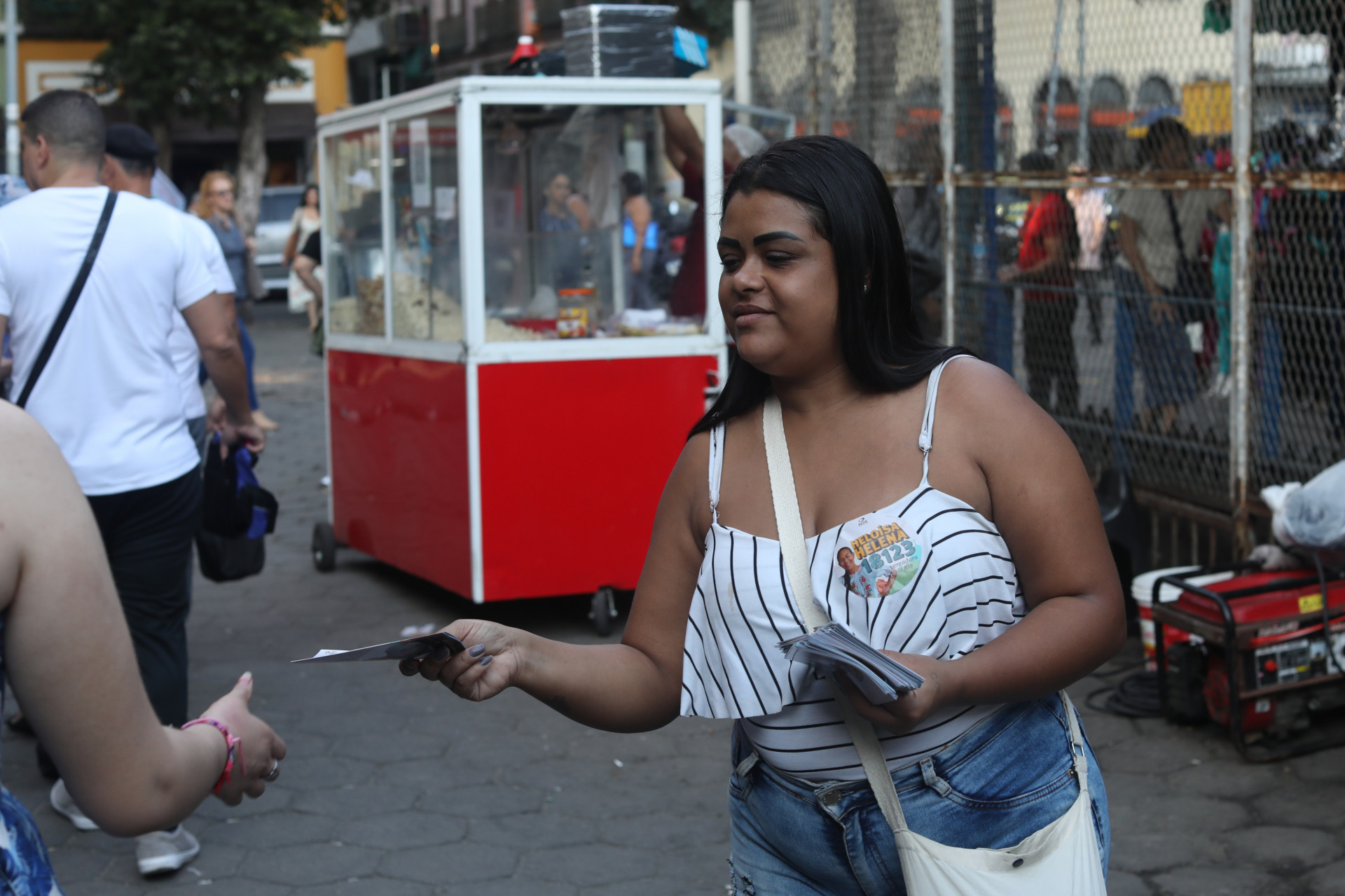 Cíntia Oliveira da Silva, de 34 anos, é mãe solo de três adolescentes e está desempregada - Pedro Teixeira/Agência O Dia