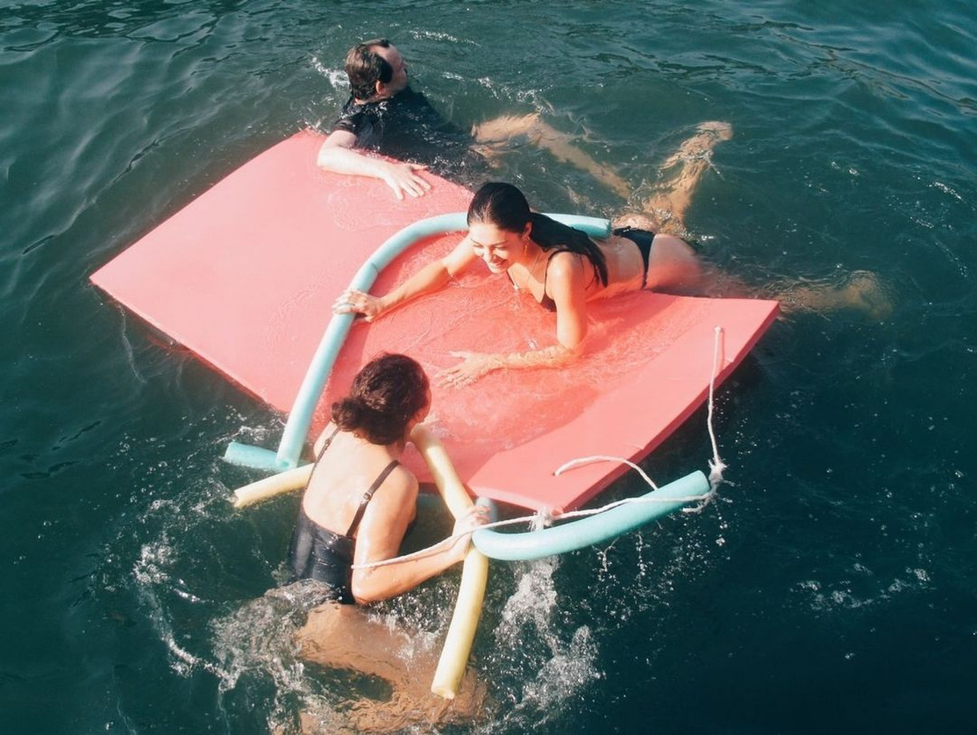 Sophie Charlotte abre álbum de fotos de passeio de barco com elenco de 'Renascer' - Reprodução / Instagram