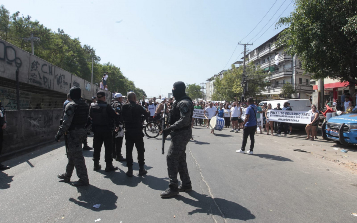 Moradores da Maré protestam contra demolição de imóveis no Parque União - Reginaldo Pimenta/Agência O DIA