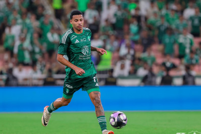 Ex-Fluminense, Alexsander é aplaudido em estreia pelo Al-Ahli 