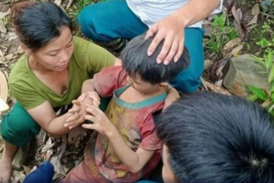 'Milagre', menino de 6 anos perdido em floresta por quatro dias volta para casa