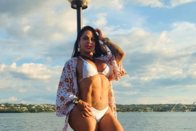 Bela do Flamengo topa oferta para tocar em boates para adultos no Rio