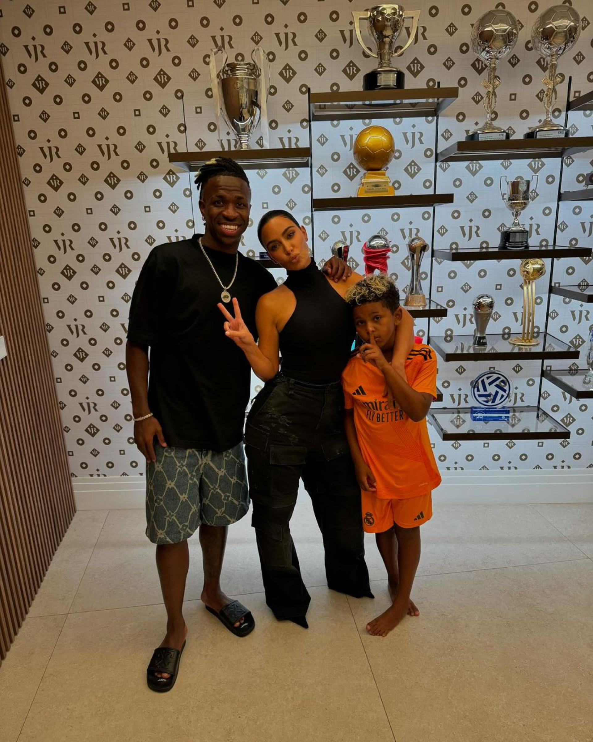 Vini Jr. recebe visita em casa de Kim Kardashian e seu filho - Reprodução / Instagram 