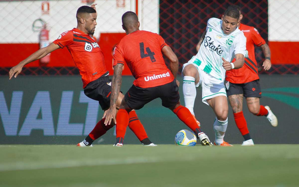 Gol no último minuto garante vitória do Atlético-GO em cima do Juventude