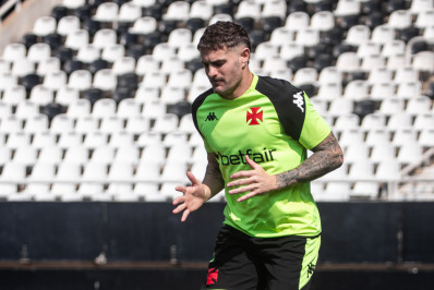 Vasco deve ter retorno de Vegetti contra o Athletico-PR; Léo pode ser preservado