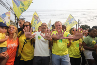 Alexandre Martins, Prefeito de Búzios e candidato à reeleição arrasta multidão em Cem Braças com Senador Romário