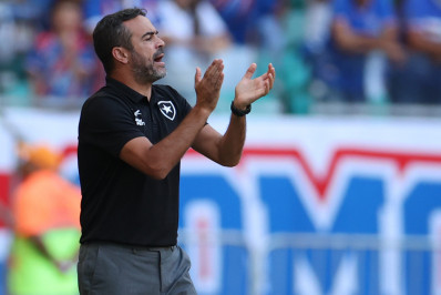 Artur Jorge destaca alto nível de partida e minimiza perda da ponta: 'Faltam 14 jogos'