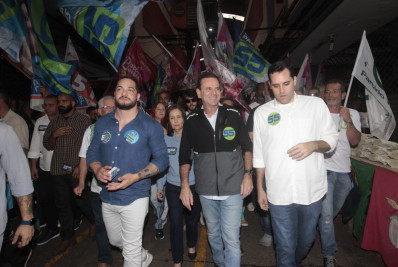 Eduardo Paes visita Cadeg e fala em abrir novo centro comercial no Porto Maravilha