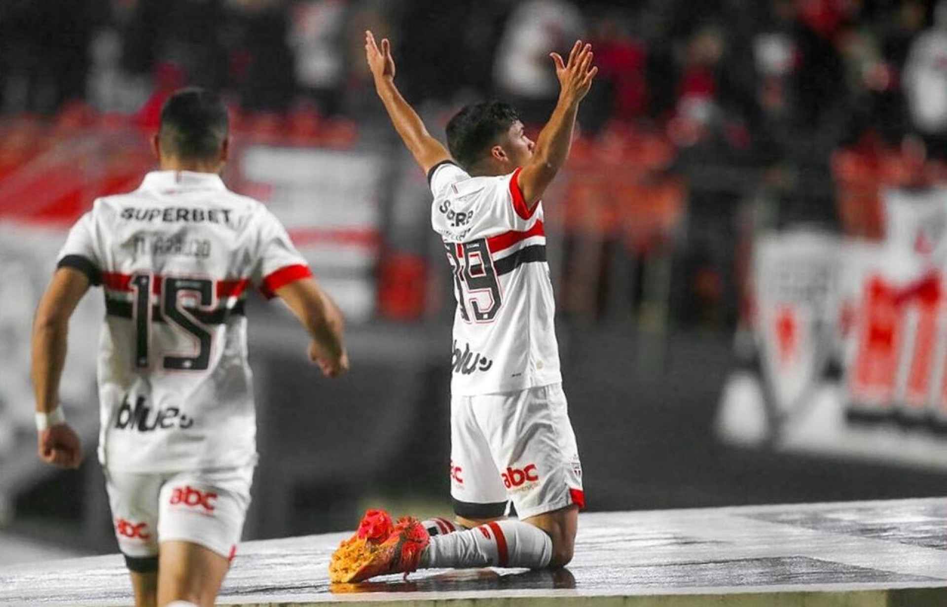 Autores dos gols, Erick e William Gomes exaltam elenco do São Paulo