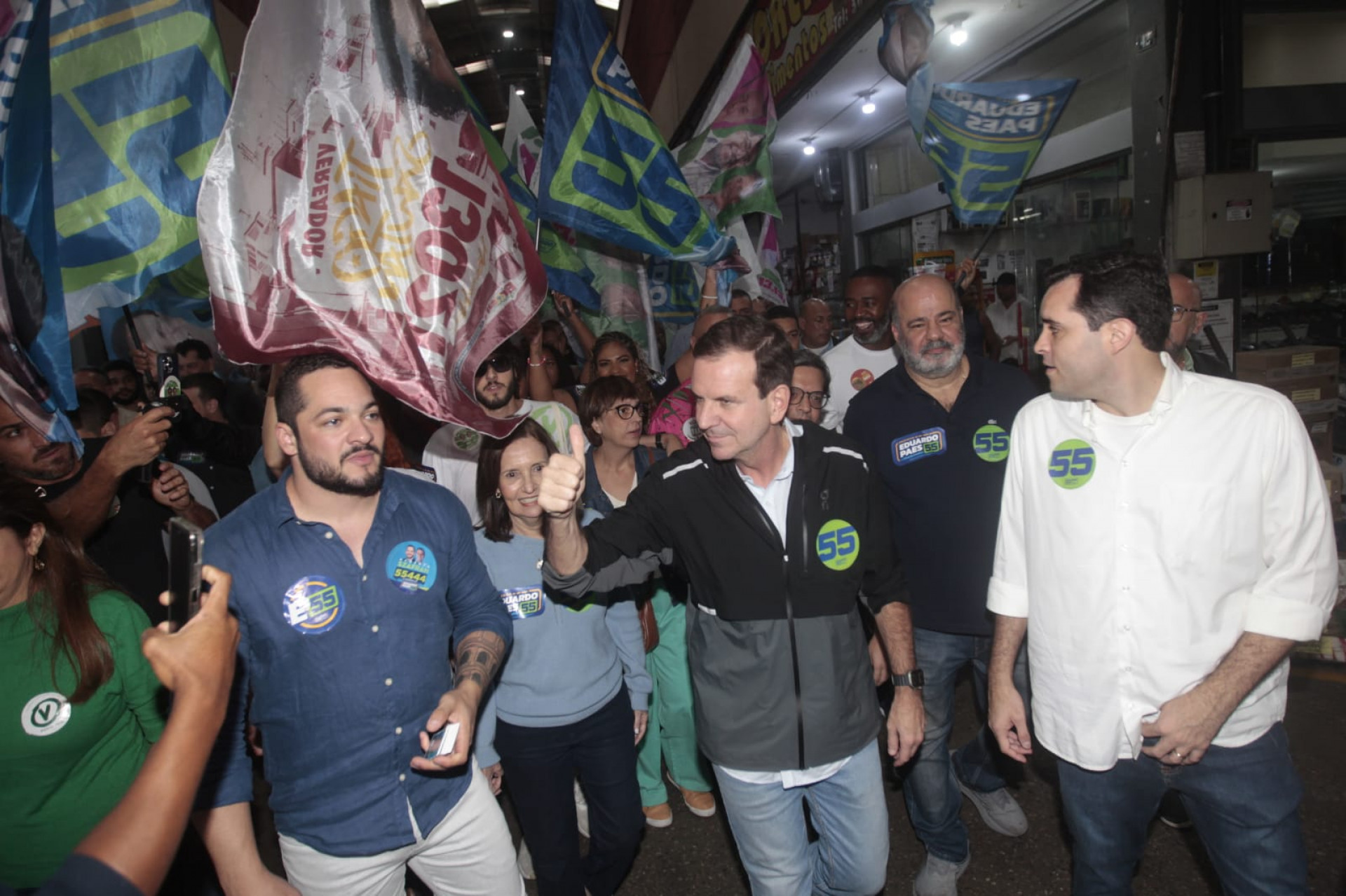 À direita, o candidato à vice, Eduardo Cavaliere - Reginaldo Pimenta / Agência O Dia