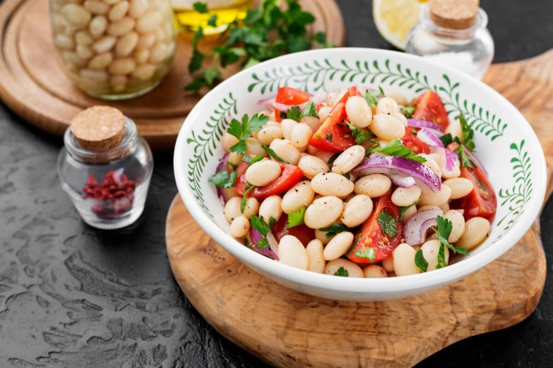Salada de feijão-branco (Imagem: nelea33 | Shutterstock)