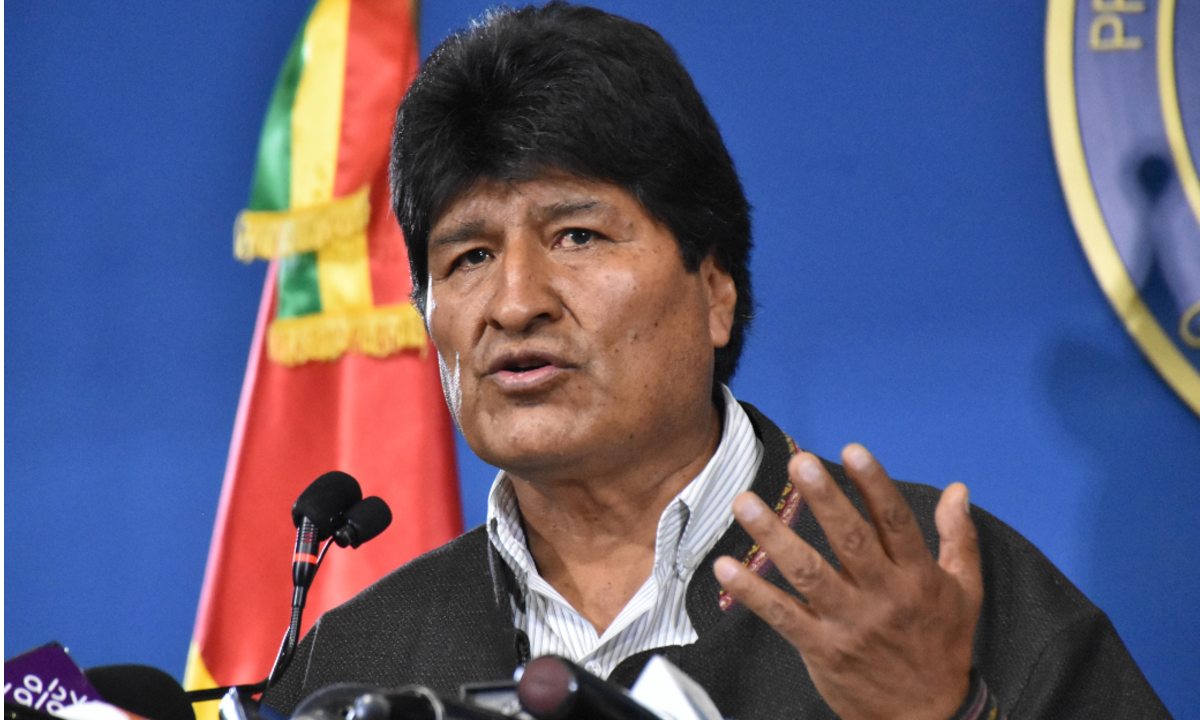 Evo Morales desafia proibição legal e anuncia candidatura à Presidência da Bolívia
