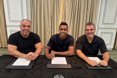 Flamengo anuncia a contratação do lateral-esquerdo Alex Sandro