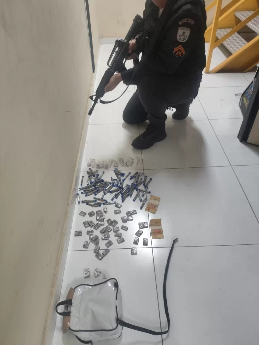 Homem é preso por tráfico de drogas no bairro Clube dos Engenheiros