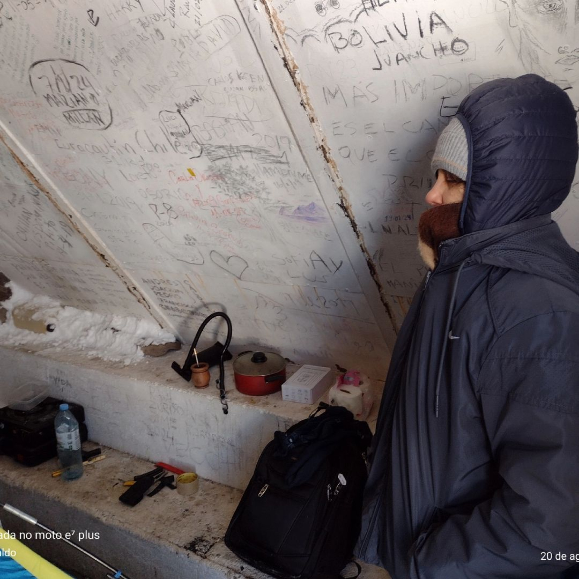 Casal Aurora e Eraldo Rodrigues ficaram abrigados em uma cabana durante uma nevasca no Chile - Reprodução / Redes Sociais