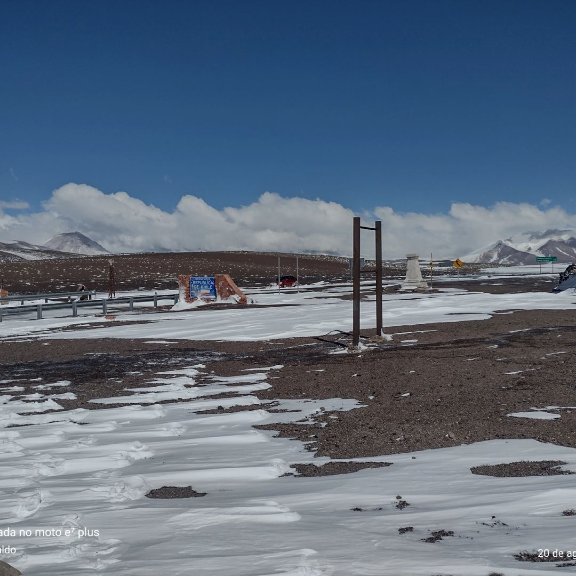 Casal Aurora e Eraldo Rodrigues ficaram abrigados em uma cabana durante uma nevasca no Chile - Reprodução / Redes Sociais