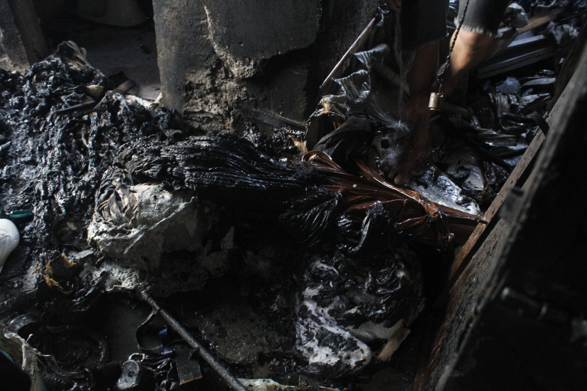 Casa de Altamiro tomada pelo fogo - Uendell Vin&iacute;cius / Jornal Voz das Comunidades