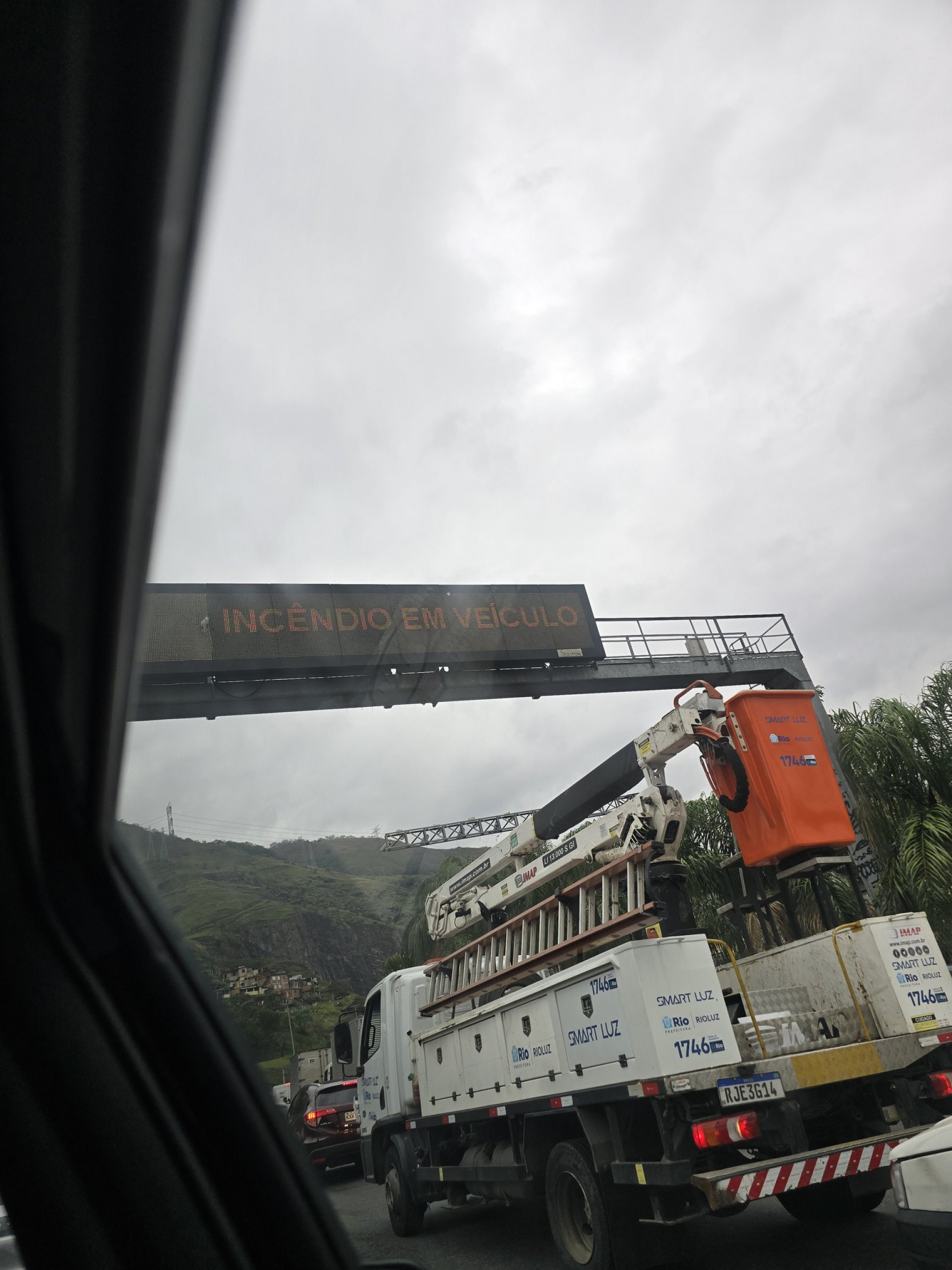 O t&uacute;nel ficou fechado para controle das chamas