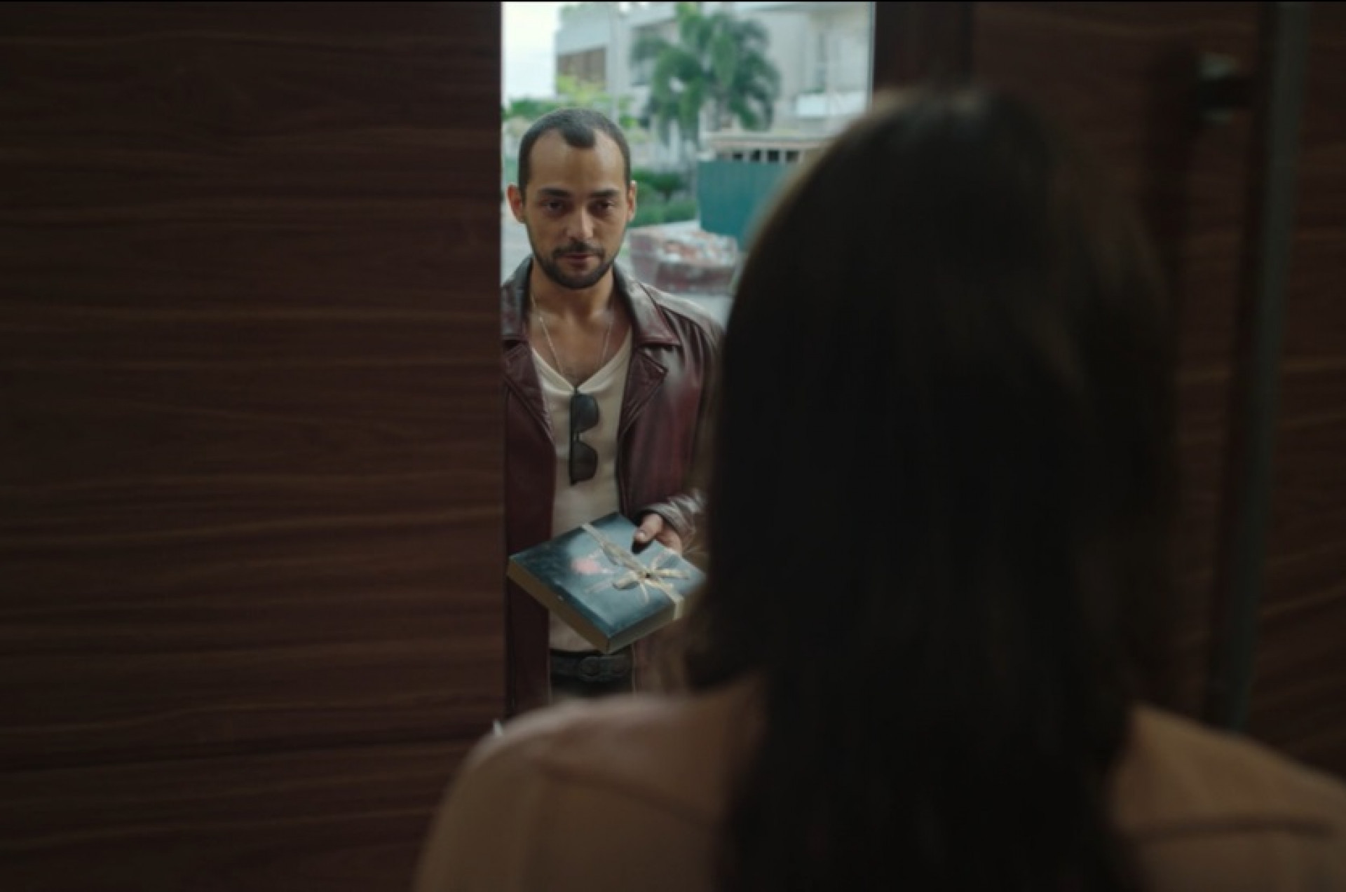 Eduardo Sterblitch e Letícia Colin contracenam em 'Os Outros' - Reprodução de vídeo / Globoplay