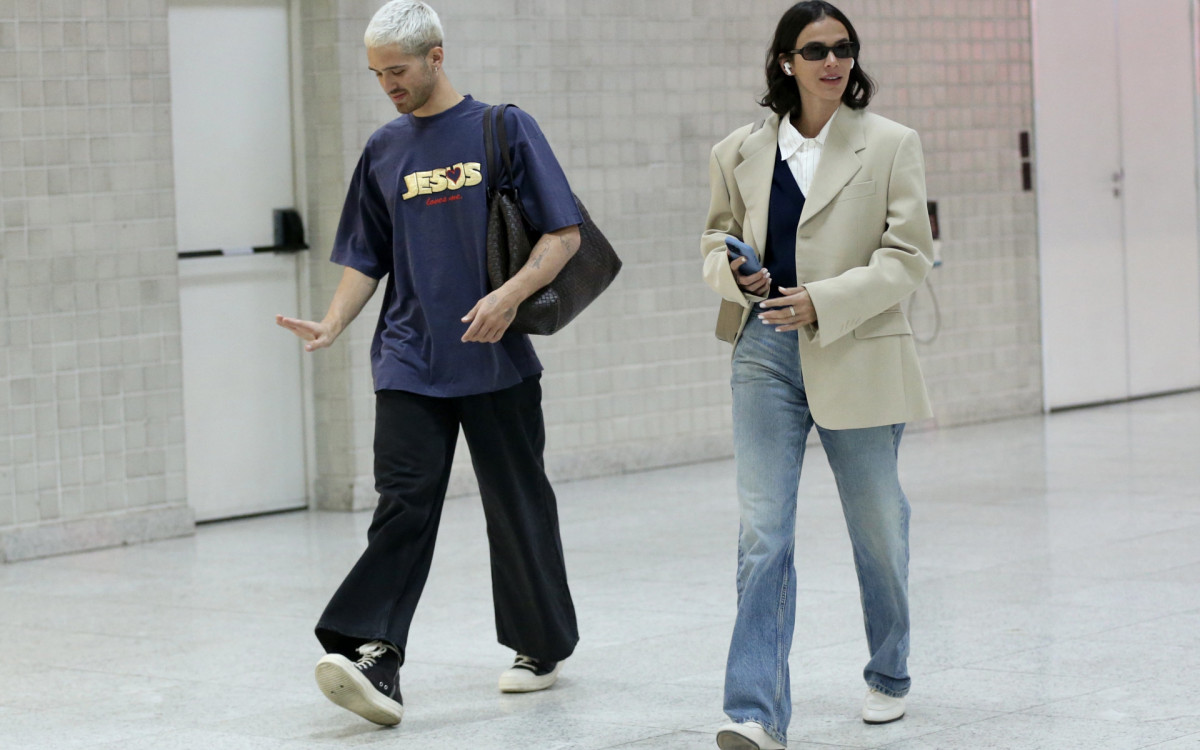 Bruna Marquezine e João Guilherme surgem juntos em aeroporto do Rio 