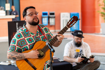 Almir Chiaratti lança livro com debate e performance poético-musical no Sesc Caxias