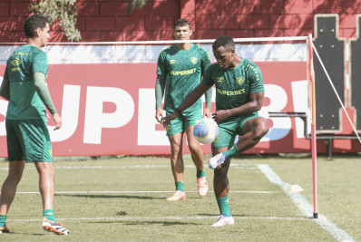 Arias pode se tornar segundo estrangeiro com mais gols em uma temporada no século