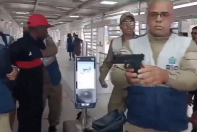 Homem é preso dentro do BRT por assaltar passageira com réplica de arma