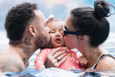 Bruna Biancardi curte dia em família na piscina