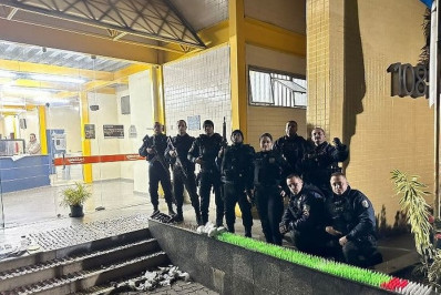 Polícia prende duas pessoas e apreende armas e grande quantidade de drogas na Vila Isabel