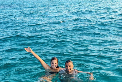 Giovanna Lancellotti compartilha fotos românticas em Ibiza 