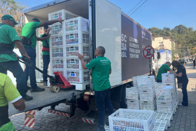 Sincomércio e Sesc distribuem alimentos arrecadados durante eventos em Nova Friburgo