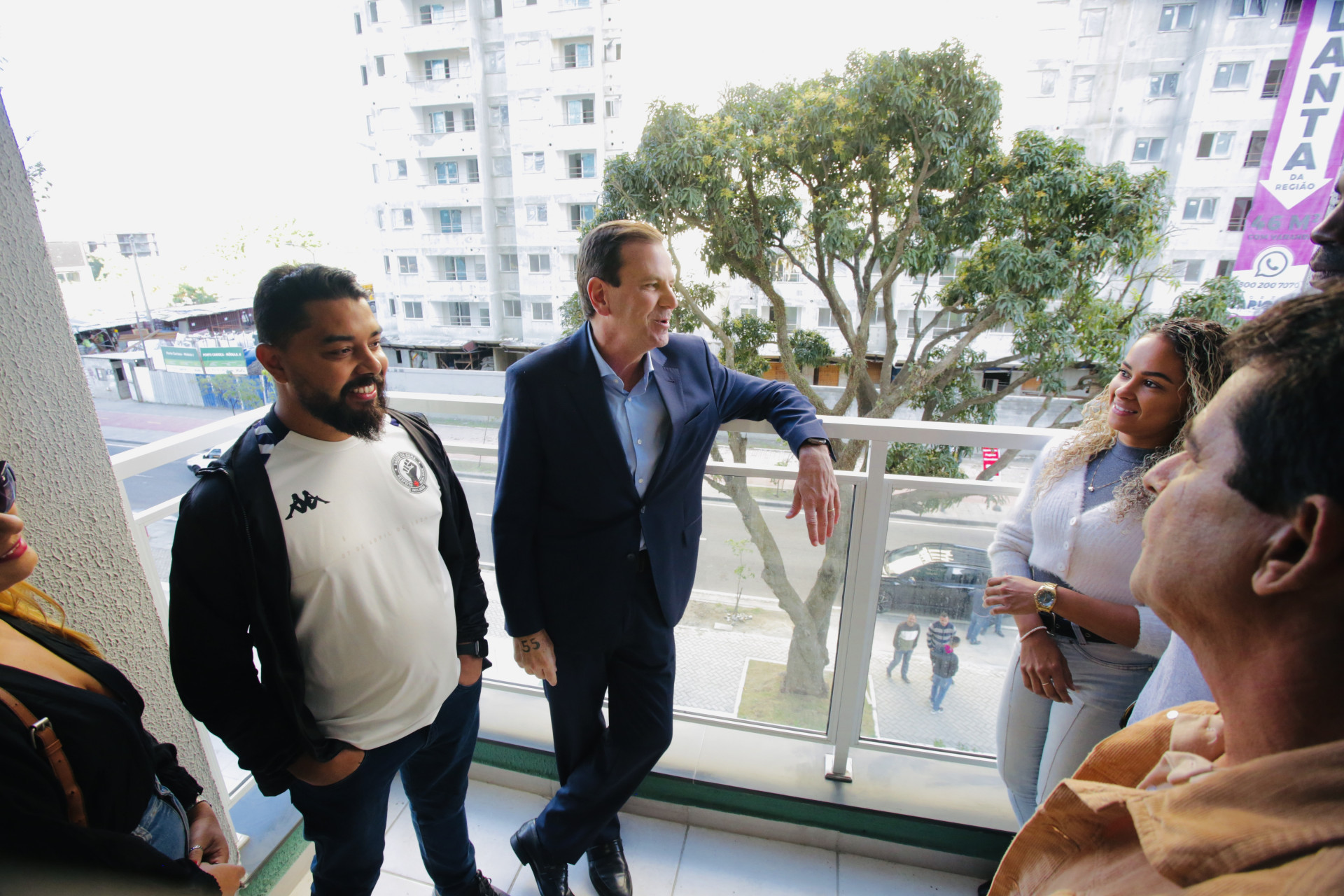 Eduardo Paes (PSD) visitou, na manhã desta terça-feira (27), o residencial Rio Wonder, na Zona Portuária - Divulgação/Tata Barreto