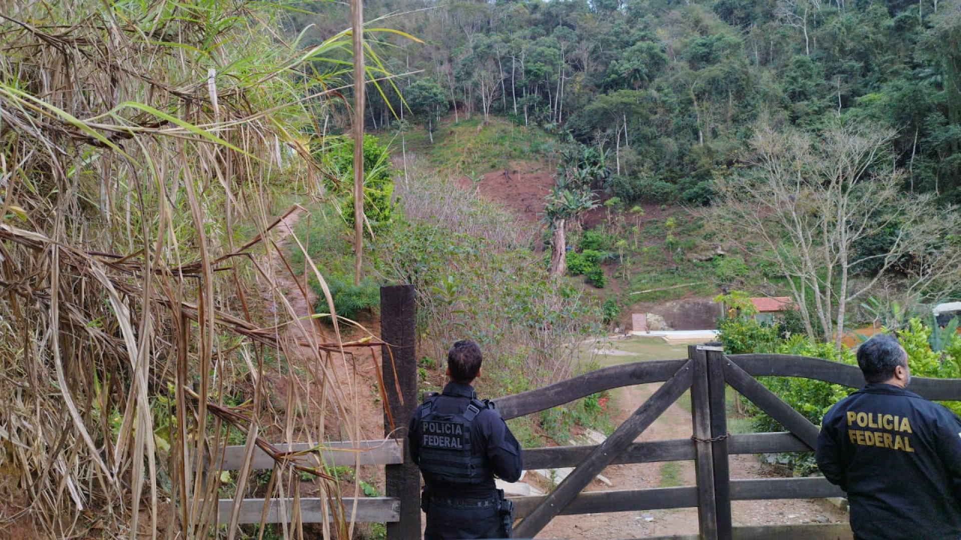 Agentes saíram para cumprir dois mandados de busca e apreensão em Bom Jardim - Divulgação/PF