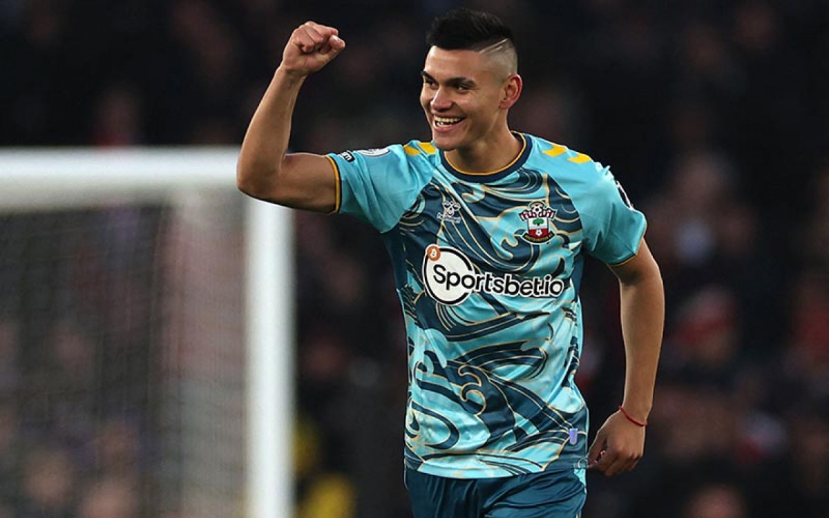 Southampton's Argentinian midfielder Carlos Alcaraz celebrates after scoring the early opening goal during the English Premier League football match between Arsenal and Southampton at the Emirates Stadium in London on April 21, 2023. (Photo by Adrian DENNIS / AFP) / RESTRICTED TO EDITORIAL USE. No use with unauthorized audio, video, data, fixture lists, club/league logos or 'live' services. Online in-match use limited to 120 images. An additional 40 images may be used in extra time. No video emulation. Social media in-match use limited to 120 images. An additional 40 images may be used in extra time. No use in betting publications, games or single club/league/player publications. /  (Photo by ADRIAN DENNIS/AFP via Getty Images)