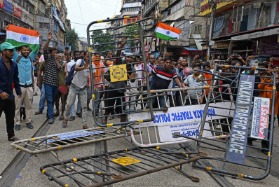 Manifestação por estupro e assassinato de médica termina em confronto na Índia